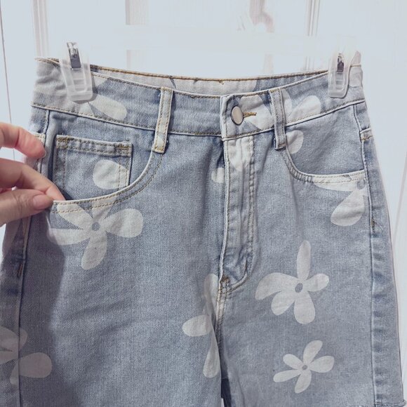 Shein Flower Power 70"s Hippie Print-Jean/Denim Shorts-Floral-Sz. XS-Distressed - Picture 4 of 10